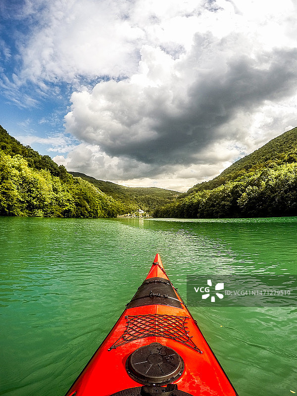 在索卡河上划皮划艇图片素材