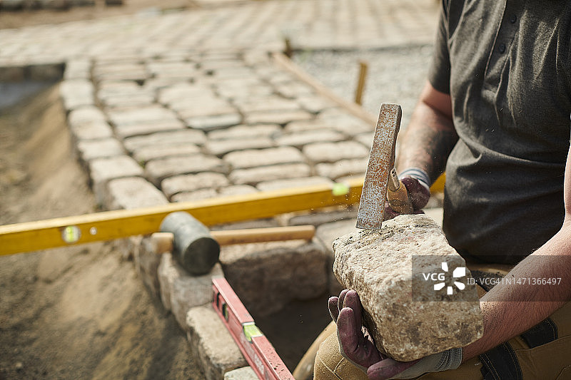 花岗岩鹅卵石路面建造图片素材