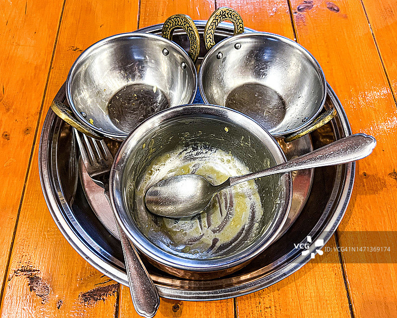 用餐后：藏族尼泊尔餐具，卡达依锅和汉迪锅图片素材