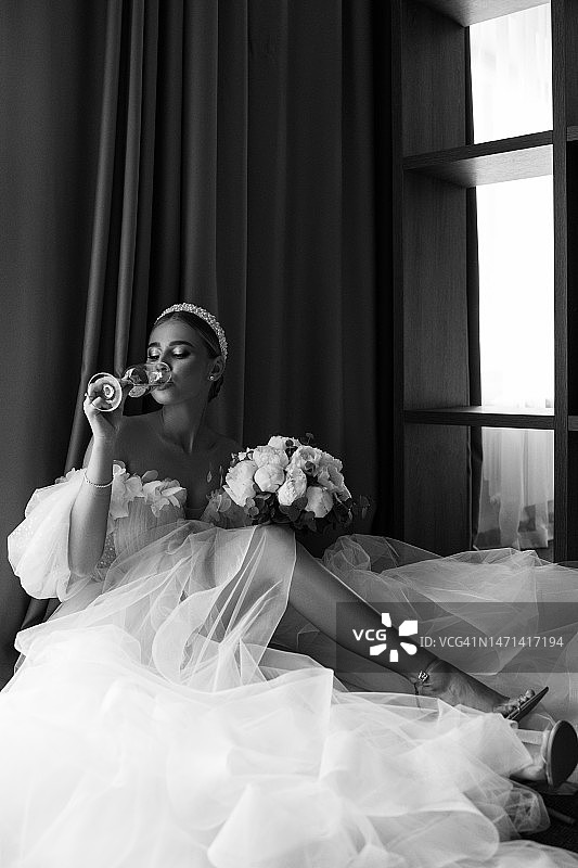 清晨美丽的新娘 - 摄影素材图片素材