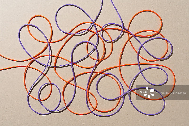 缠绕的杂乱线缆图片素材