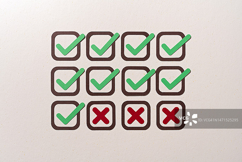 未完成的带有勾号和叉号的清单图片素材