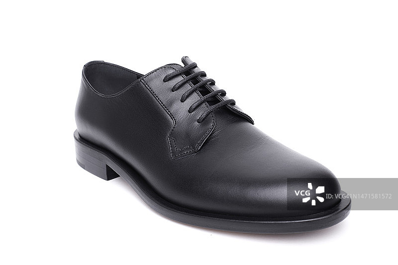 白色背景上的黑色皮鞋图片素材