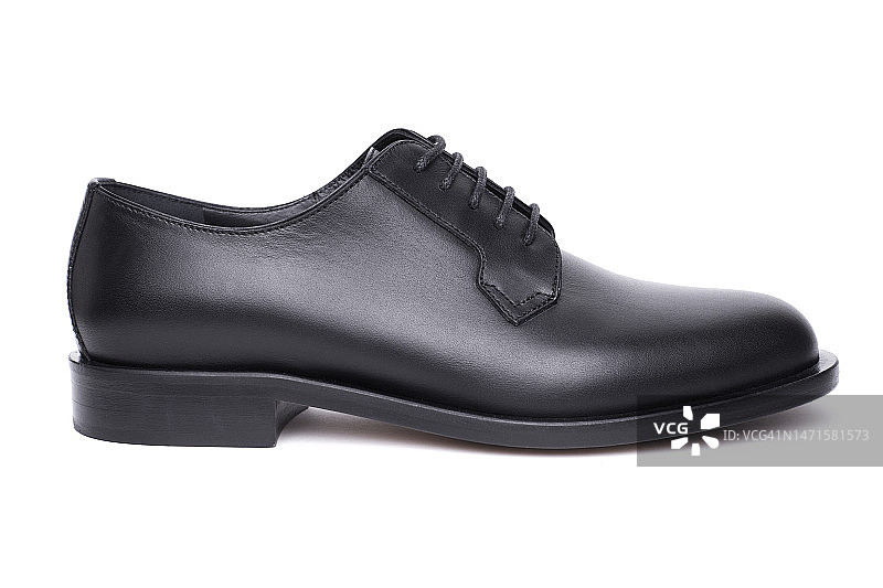 白色背景上的黑色皮鞋图片素材