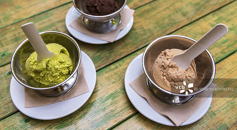 三个冰淇淋图片素材