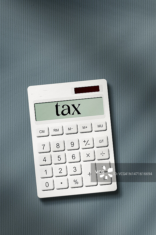 退税概念：计算器、笔和纸图片素材