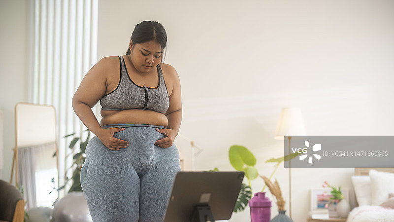 有小肚子的女人图片素材