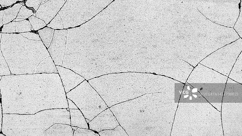 布鲁塞尔街道沥青上开裂的风化白色油漆图片素材