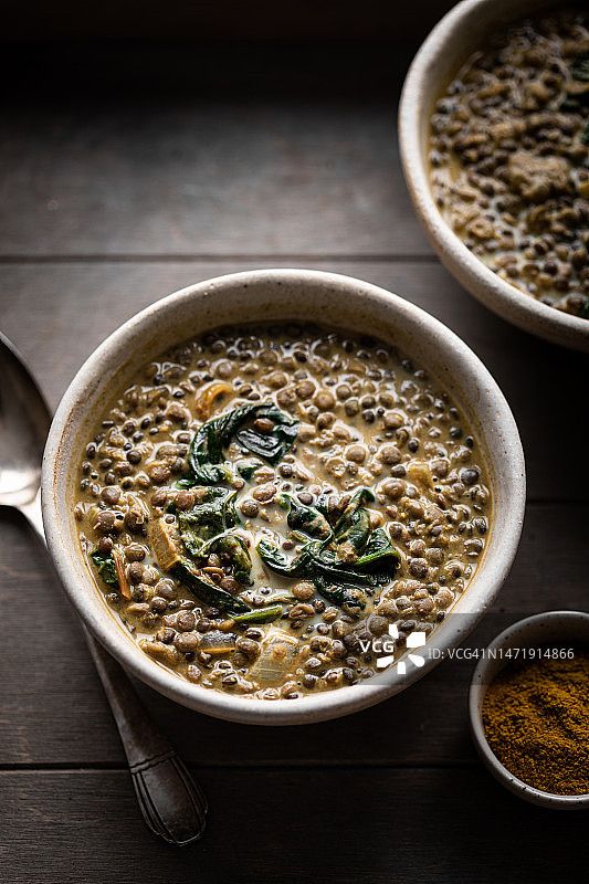 菠菜椰奶绿色小扁豆汤图片素材