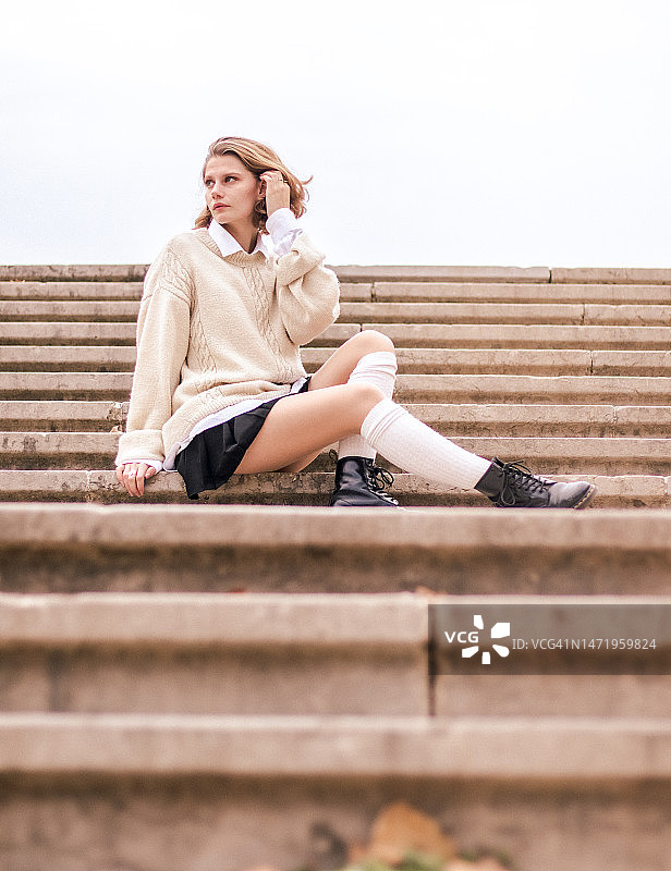 法国南部的秋季氛围与蓝眼睛女人图片素材