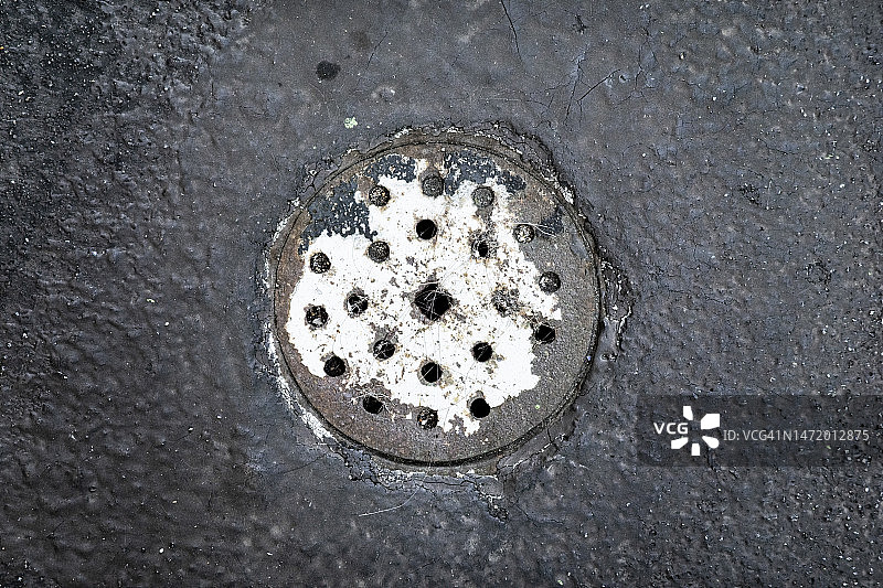 旧下水道盖图片素材
