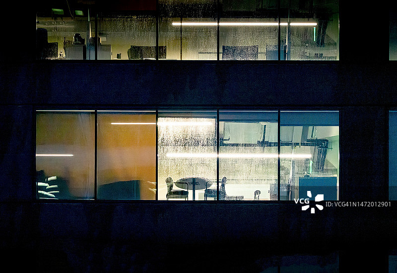 夜间办公楼外墙图片素材