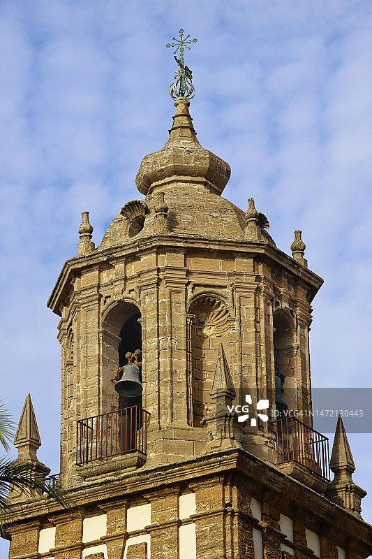加的斯圣地亚哥使徒教堂大教堂广场的钟楼图片素材