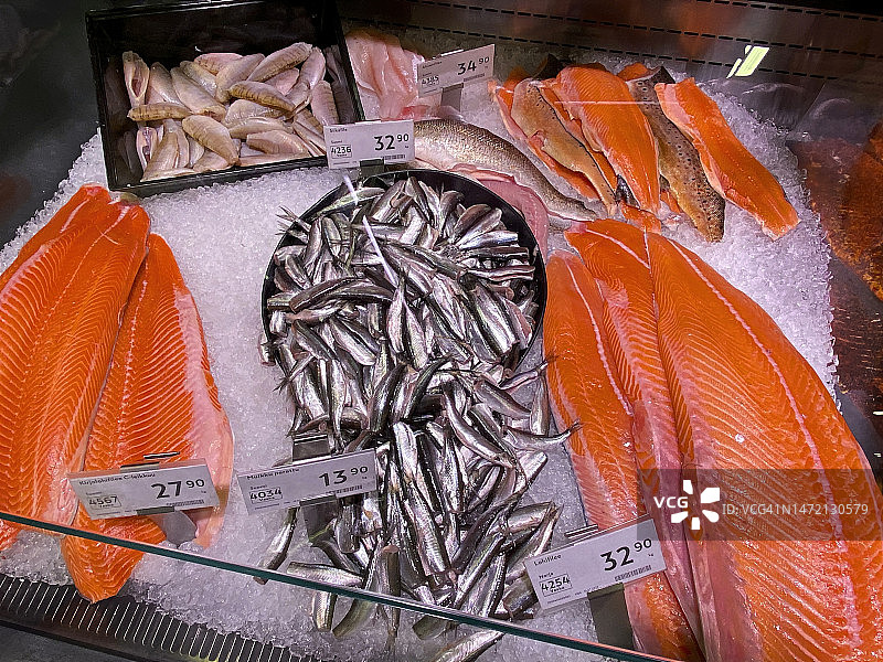 芬兰鳀鱼和三文鱼展示图片素材