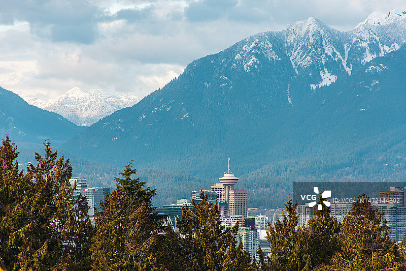 从伊丽莎白女王公园俯瞰温哥华图片素材