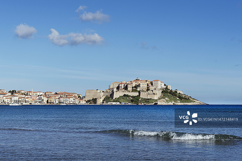 卡尔维镇和城堡图片素材