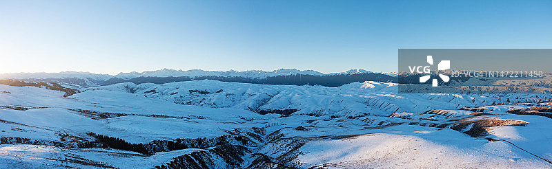 新疆喀拉峻草原冬季景色图片素材