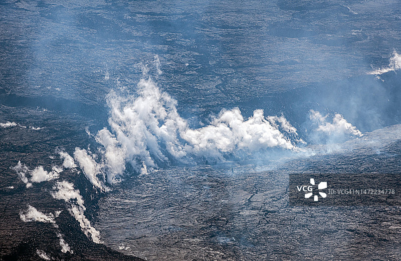 基拉韦厄火山哈雷茂茂火山口冒烟景观图片素材