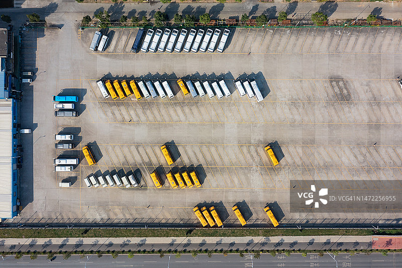 新能源电动汽车停车场航拍图片素材