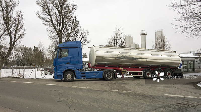 运货卡车运送货物，牛奶运输车图片素材
