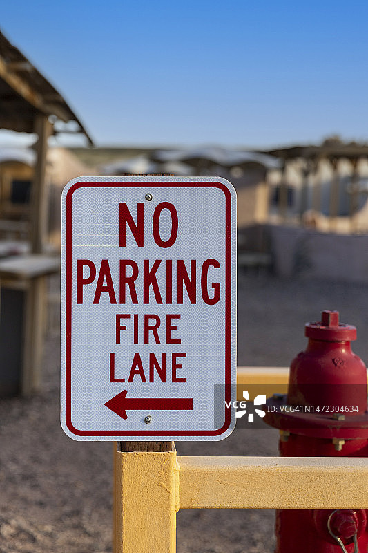 “消防通道禁止停车”标志图片素材
