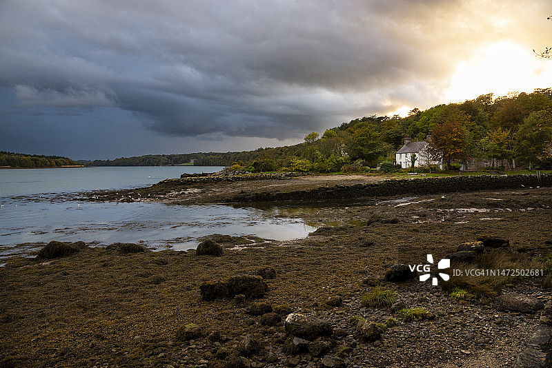 威尔士北部安格尔西岛梅奈海峡的Pwllfanogl村庄图片素材