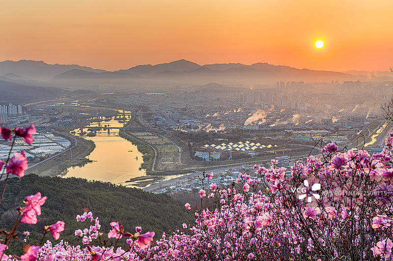 卧龙山，大邱达城郡，卧龙山顶，卧龙山日出图片素材