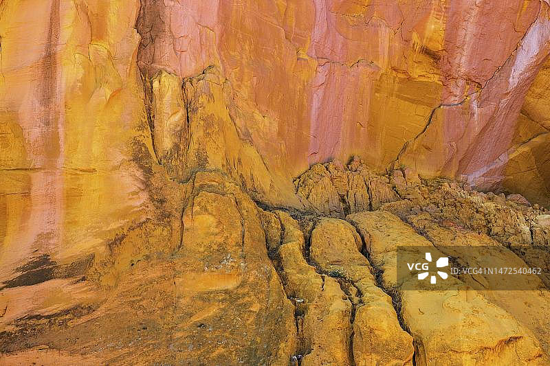 法国鲁西永赭石自然小径图片素材