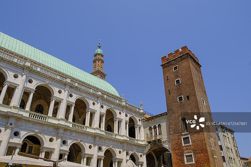 埃尔贝广场、帕拉迪亚纳大教堂和比萨拉塔，维琴察，威尼托，意大利图片素材