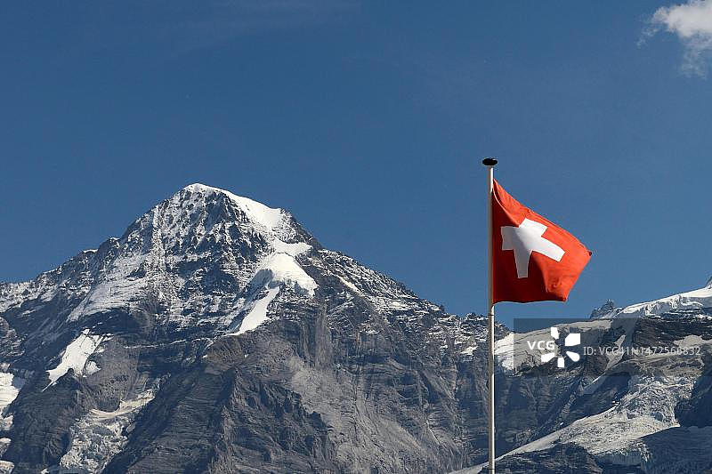 瑞士阿尔卑斯山脉僧侣峰 (4107米)图片素材