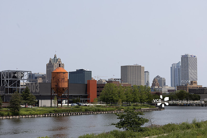 美国密尔沃基城市建筑风光，晴空图片素材