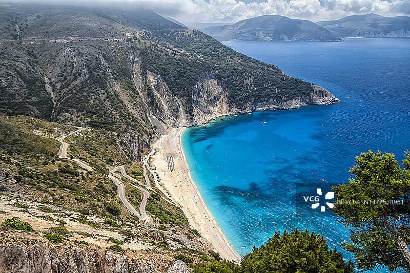 米尔托斯海滩海景与山脉高角度景观，希腊图片素材