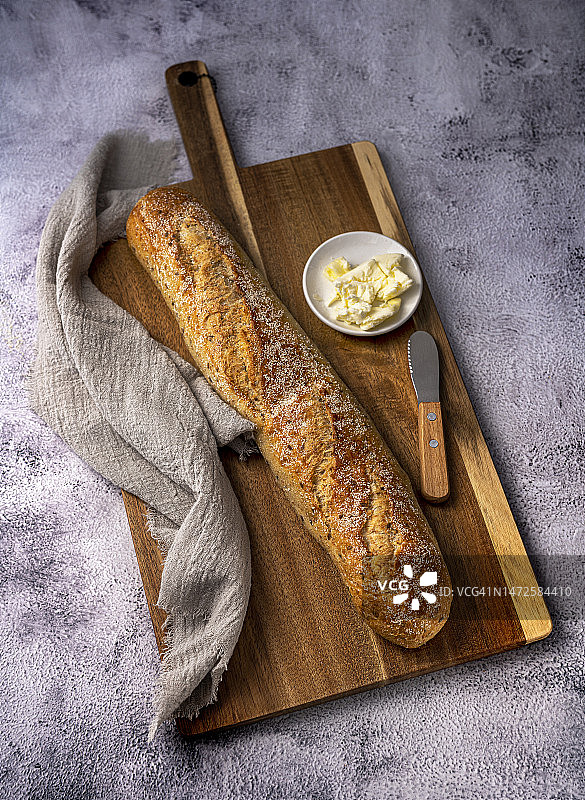 以色列，桌子上的面包高角度视图图片素材