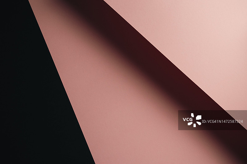 柔和粉黑平铺背景，锐利分层阴影与留白图片素材