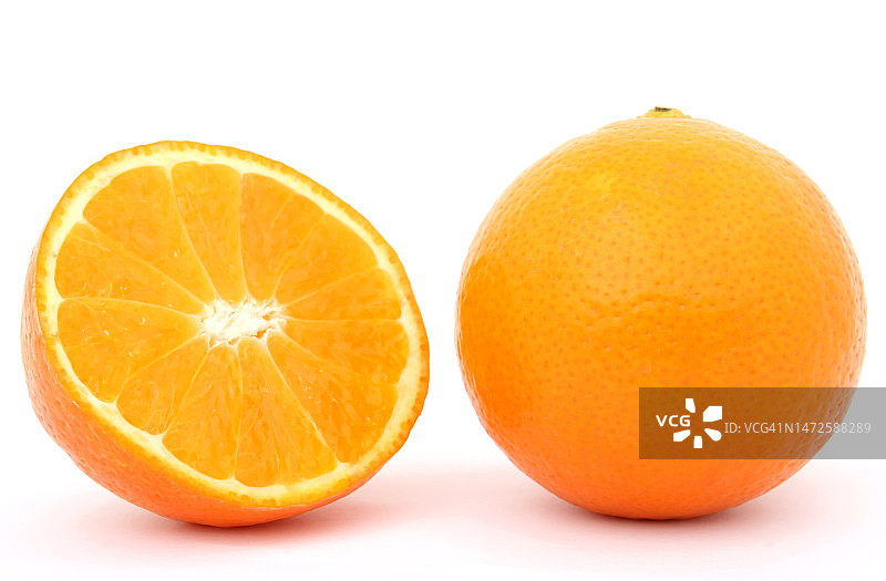 橙色水果特写，背景为白色，印度尼西亚西爪哇图片素材