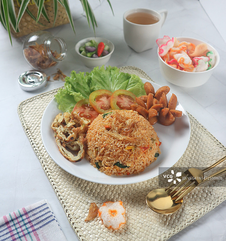 香肠鸡蛋炒饭图片素材