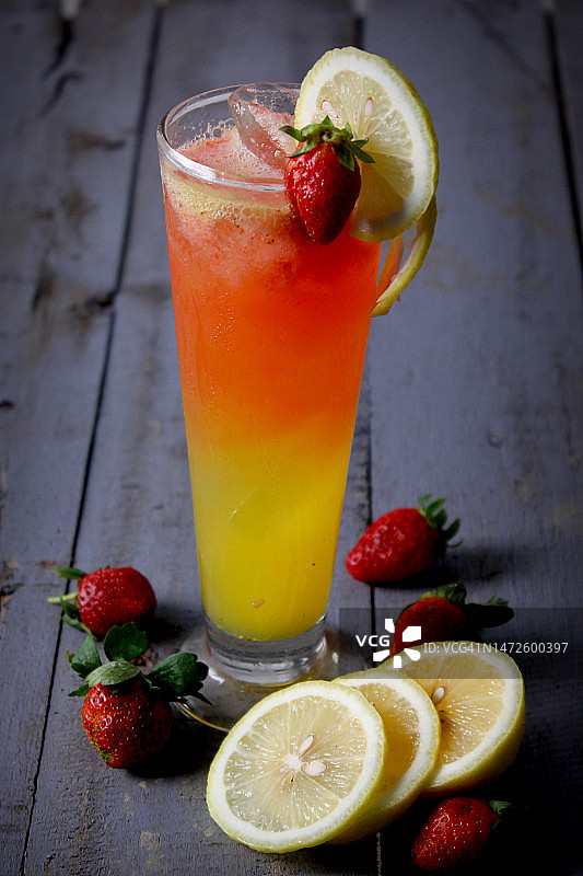 印度尼西亚桌上的饮品水果特写图片素材