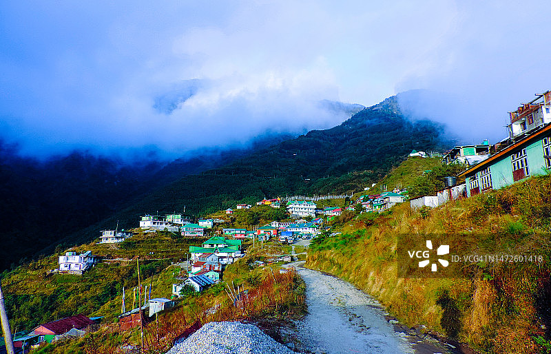 印度锡金祖鲁克山间河流风光图片素材