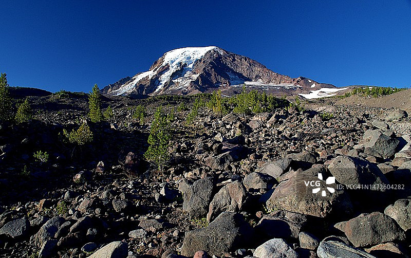 美国华盛顿亚当斯山蓝天雪山风光图片素材