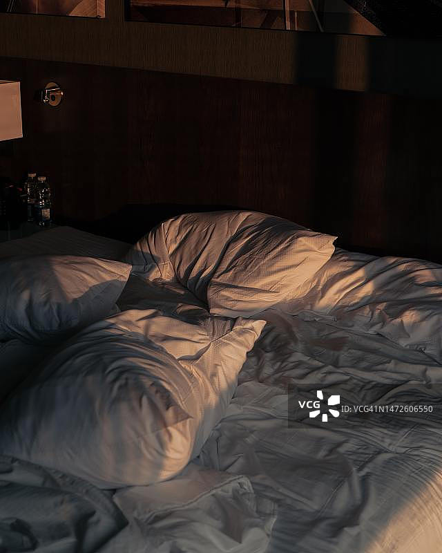 印度家中床的高角度视图图片素材