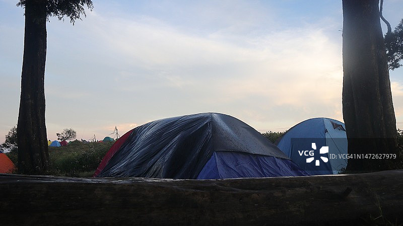 仰望天空下的帐篷，印度尼西亚图片素材