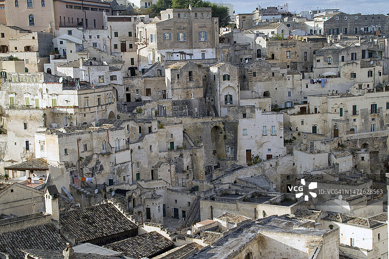 马泰拉萨西山区山腰上的房屋图片素材