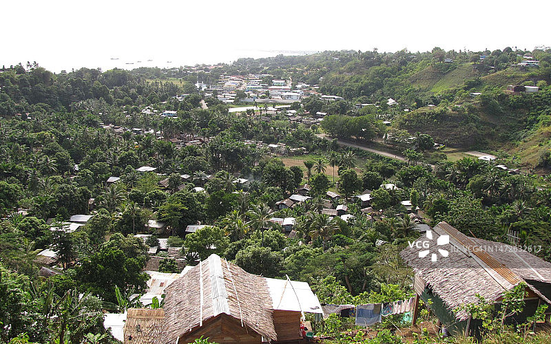 所罗门群岛霍尼亚拉房屋和树木的俯视照片图片素材