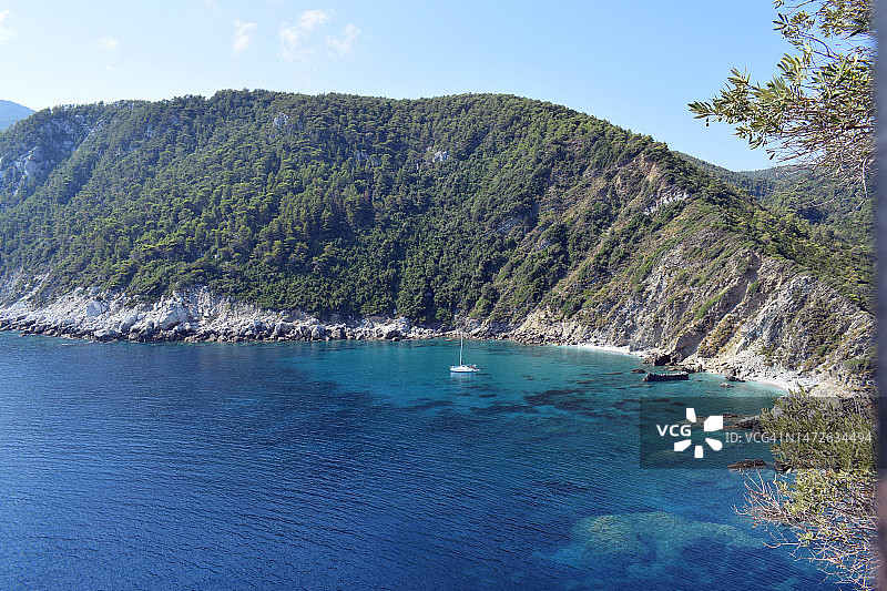 希腊斯科派洛斯海天山景图片素材