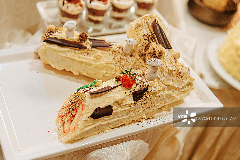 盘子里蛋糕的俯视图（美国）图片素材