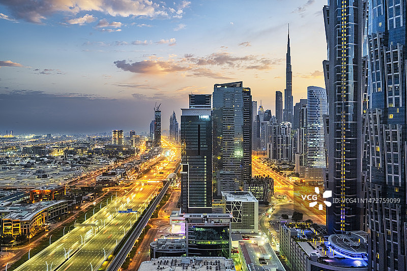 阿拉伯联合酋长国迪拜谢赫扎耶德路日出航拍图片素材