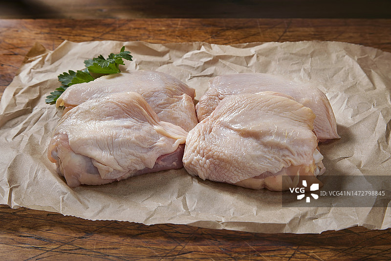 有机生鸡腿肉图片素材