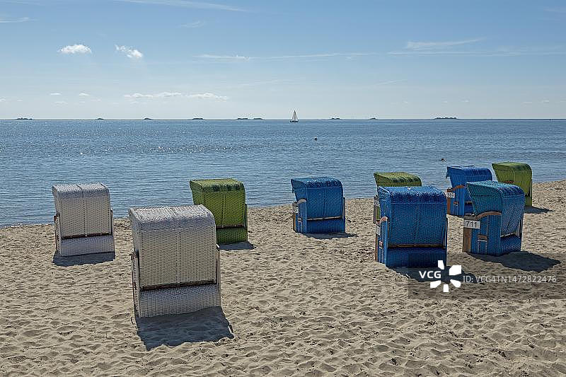德国石勒苏益格-荷尔斯泰因州，弗尔岛，维克，哈利根海滩和沙滩椅图片素材