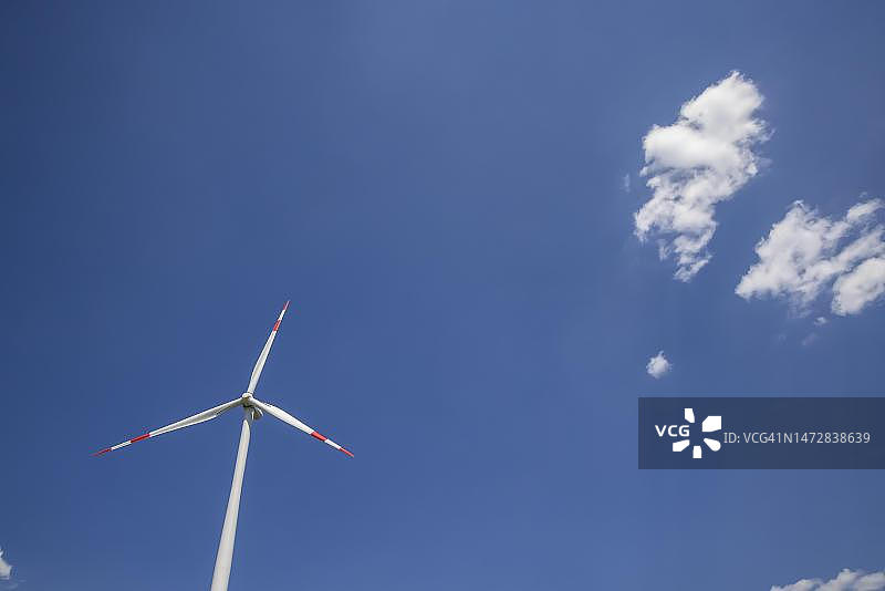 德国卡尔斯鲁厄能量山风力涡轮机图片素材
