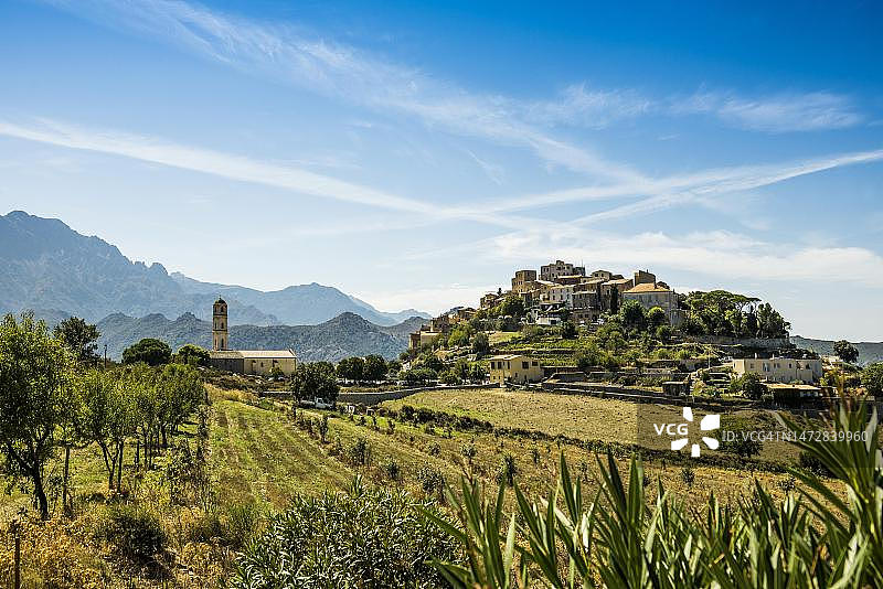 法国科西嘉岛海岸的中世纪山村图片素材